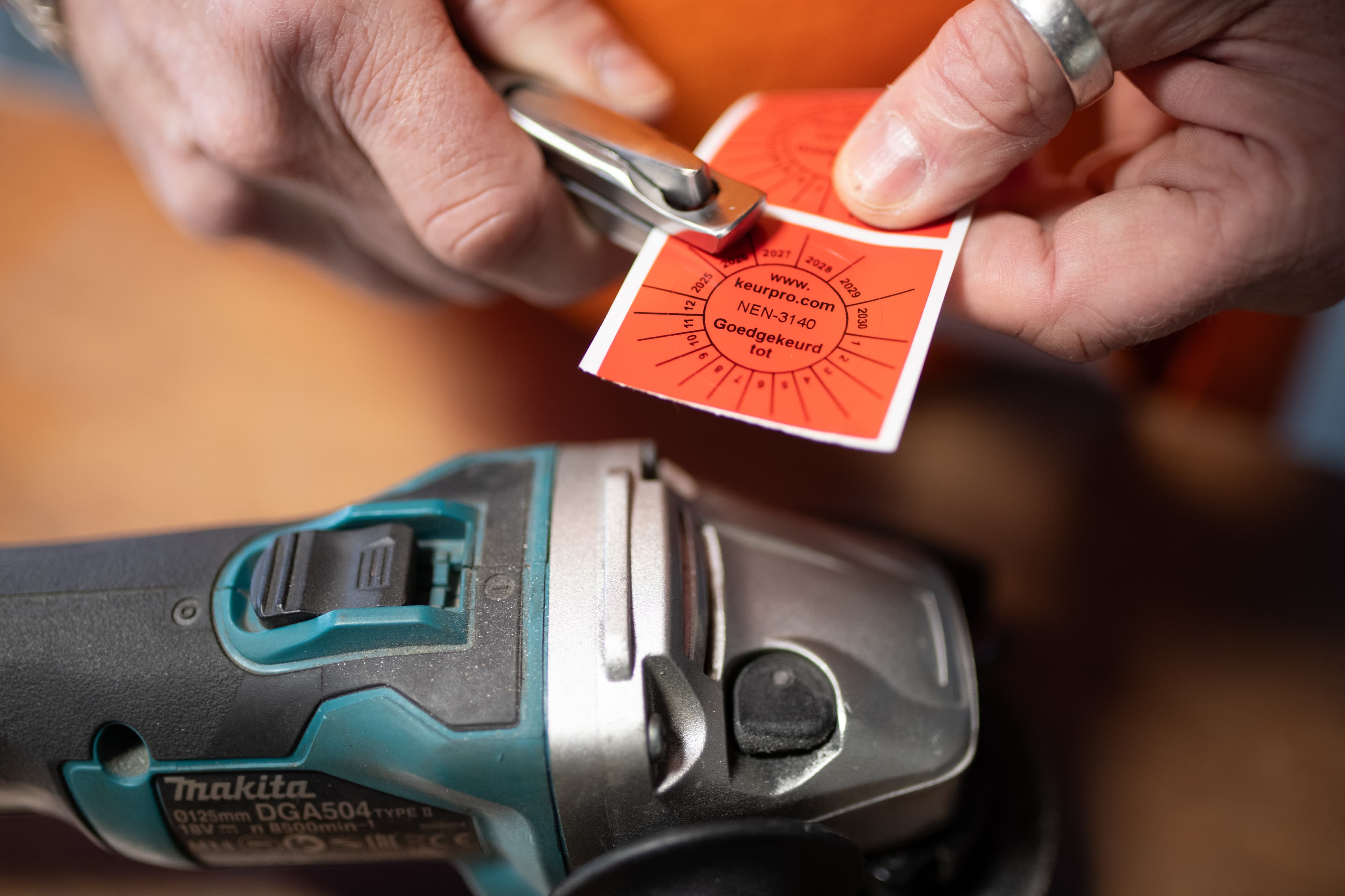 Keur sticker knippen